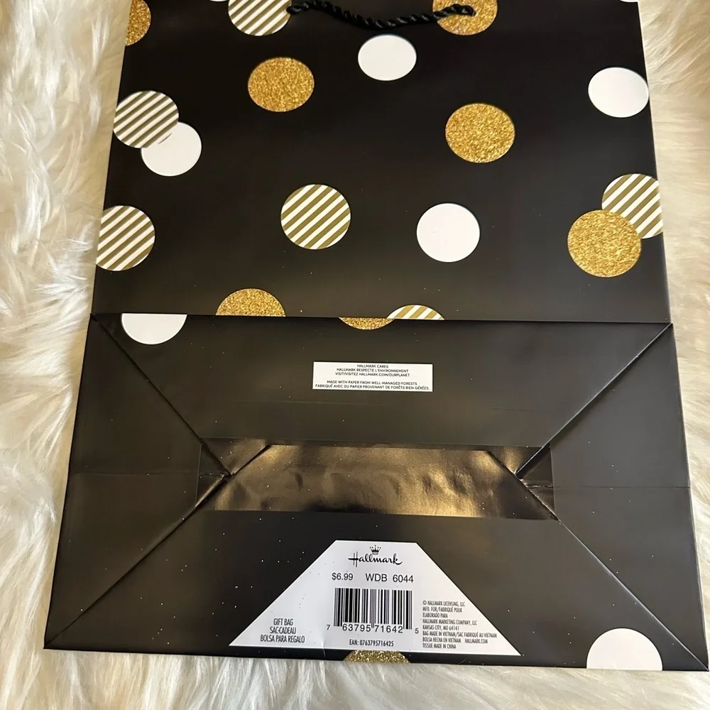 🩵5/$8 Elegant Black and Gold Gift Bag
